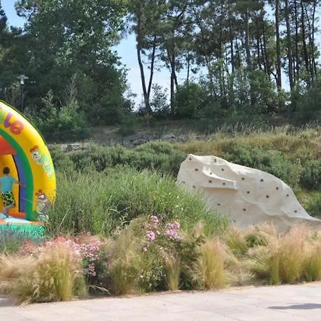 Camping Domaine Des Pins **** La Parée Preneau