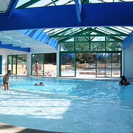 مكان تخييم Camping Domaine Des Pins **** *